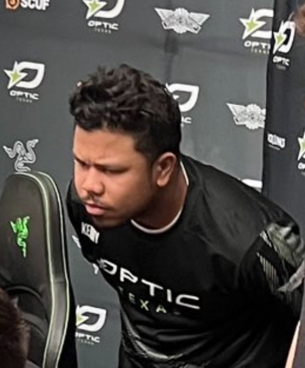 FlyingHigh39's tweet image. No way this is a real person