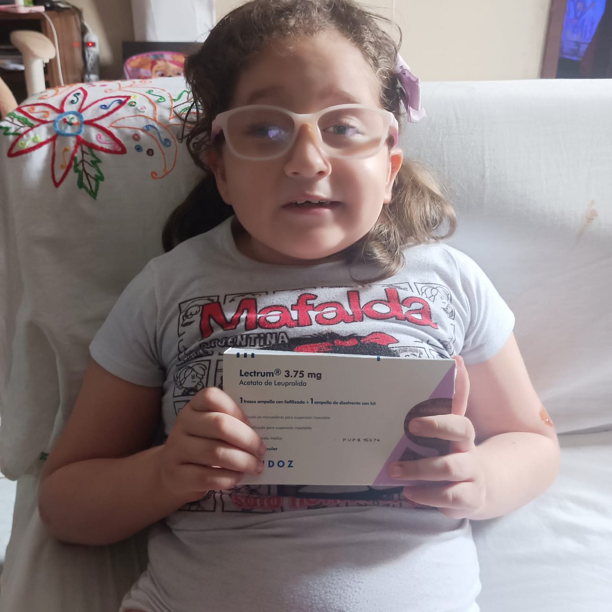 Estamos Navidad y le acaban de informar a la mamá de Nathalia que tiene que comprar el tratamiento y pagar el examen, xq en el hospital no hay🥺
La ampolla cuesta $168 y el examen $50.

Quién pueda ayudarnos les agradecería.
Info: 0986765985
RT🙏
<a href="/la_abogada_/">Mariela Díaz Aragón</a> <a href="/LFC014/">Liliana Febres-Cordero</a> <a href="/PaulyHaroR/">Pauly</a>