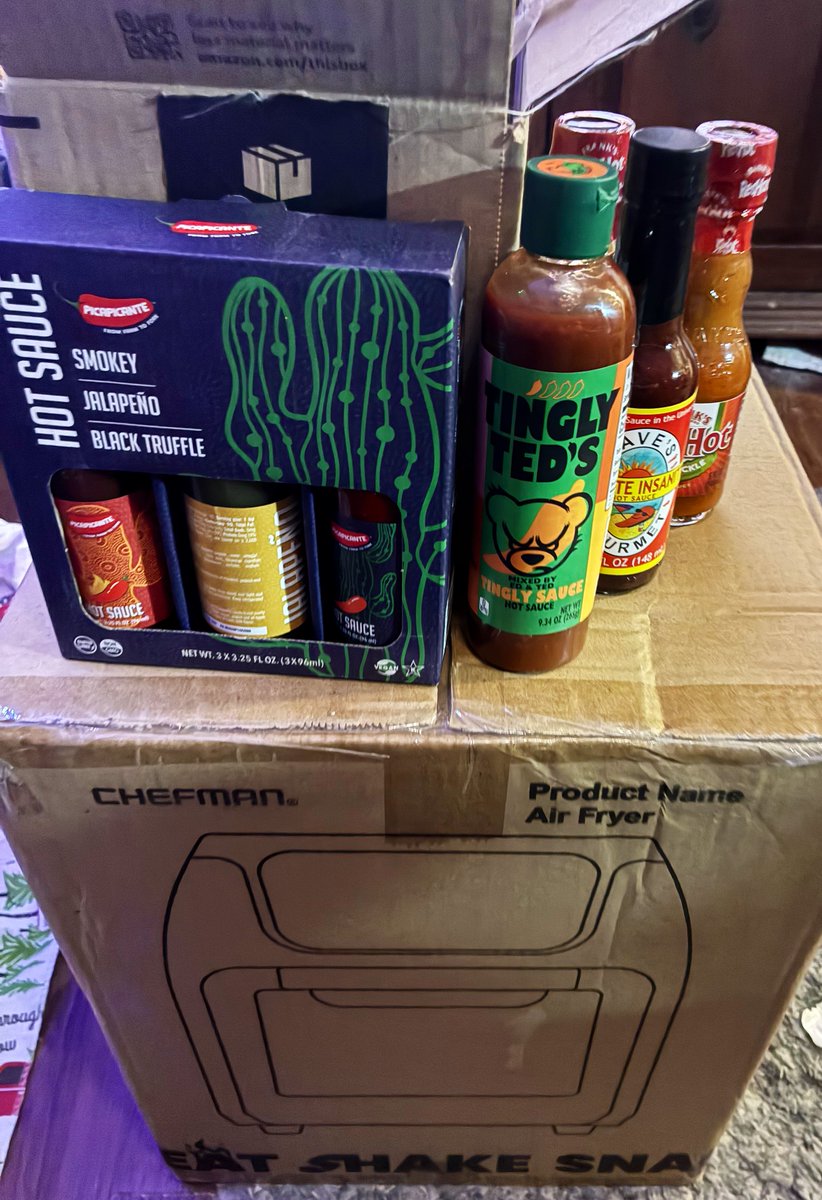 ABCrewInc's tweet image. Merry Christmas! 🎄🎁 got some Meowth gifts, a air fryer, games, and even mankind!