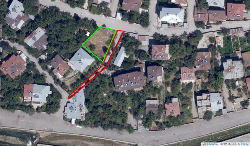 veliicann's tweet photo. Sayın Valim,

Van Tuşba Abdurrahman Gazi Mahallesi Çayüstü 1. Sokak’ta mahalle içi tali yol yağışlarda çamur oluyor, yaya geçişi zorlaşıyor. İlginiz bizleri çok mutlu edecektir.

Saygılarımla.
@tcvanvaliligi @vanbuyuksehirbb @valiozanbalci75 https://t.co/XLGoytGUjR