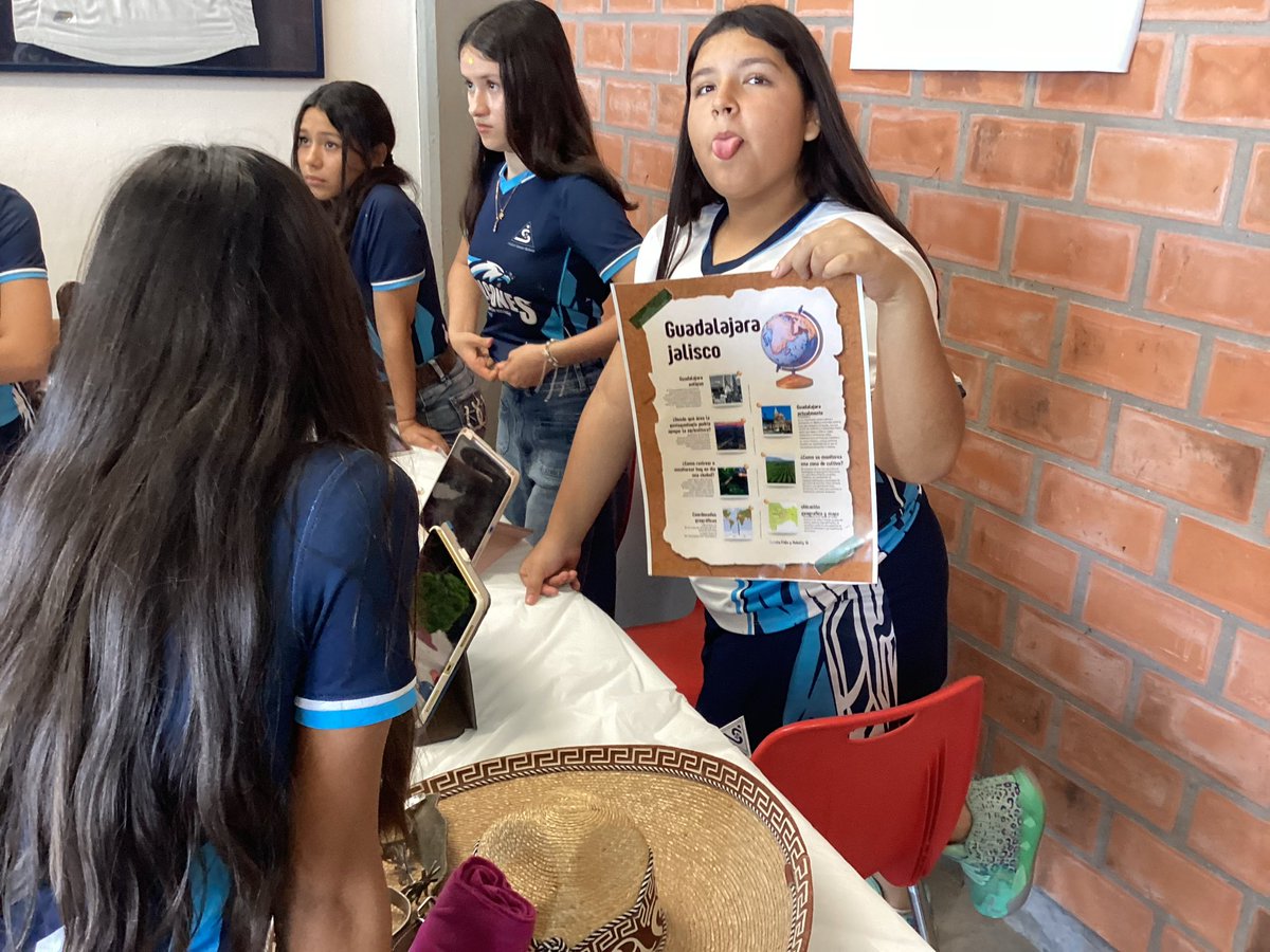 EdgarIvanSando3's tweet photo. Presentación de ciencias Biología  CIENCIA, TECNOLOGÍA E INNOVACIÓN,  utilizando las app de Apple  #appledistinguishedschools  @JersonZepeda  @csb https://t.co/9bVf1q45dE