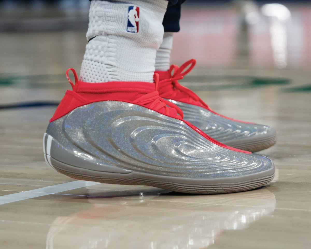 nicekicks's tweet photo. Lu Dort debuts the “Christmas” adidas Harden Vol. 10 against the Spurs https://t.co/nkecOvW5n1