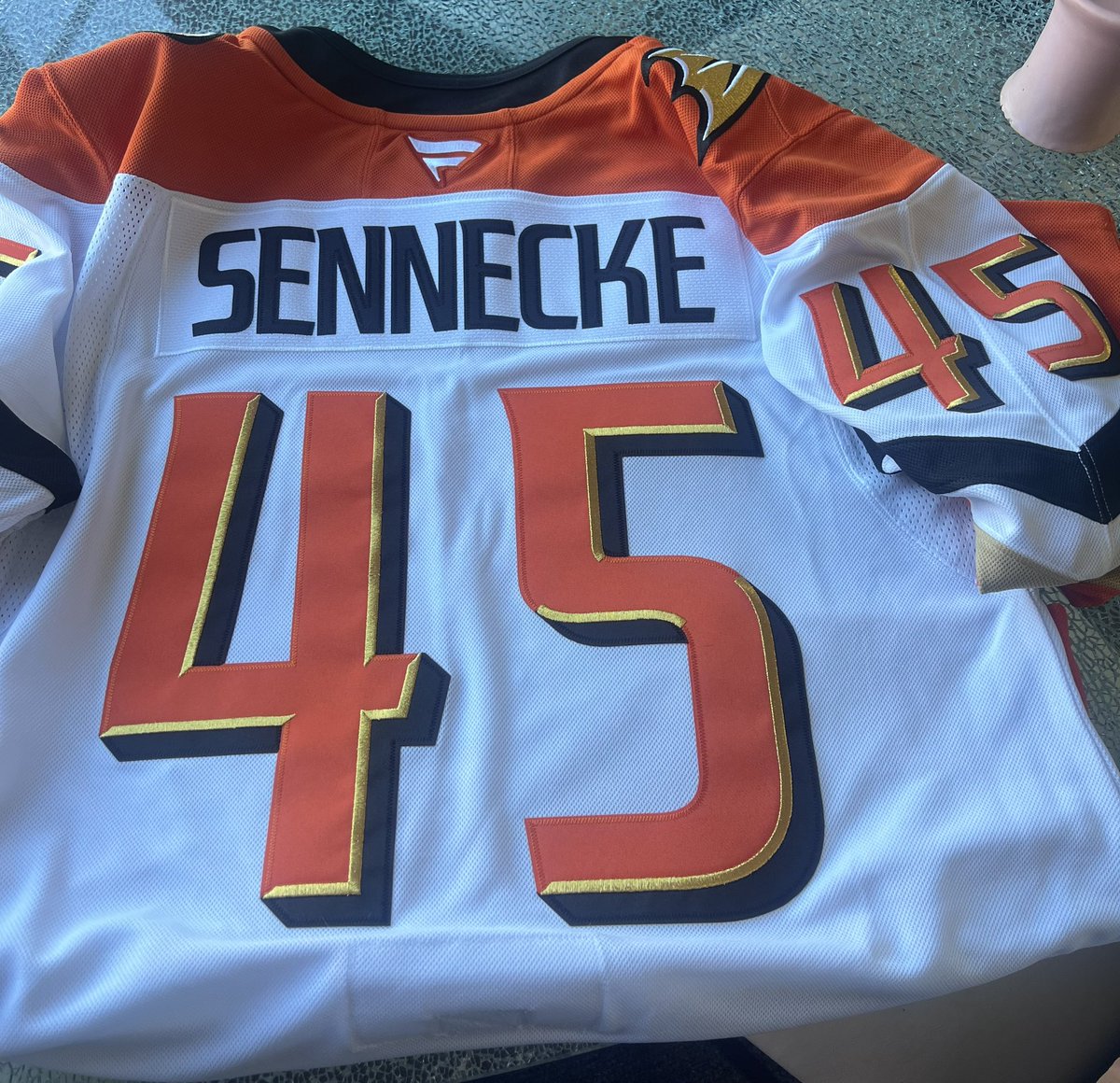 eduxie_'s tweet photo. Merry Christmas 😭❤️ pls @AnaheimDucks don’t trade him https://t.co/KfJ0KJ2pi9