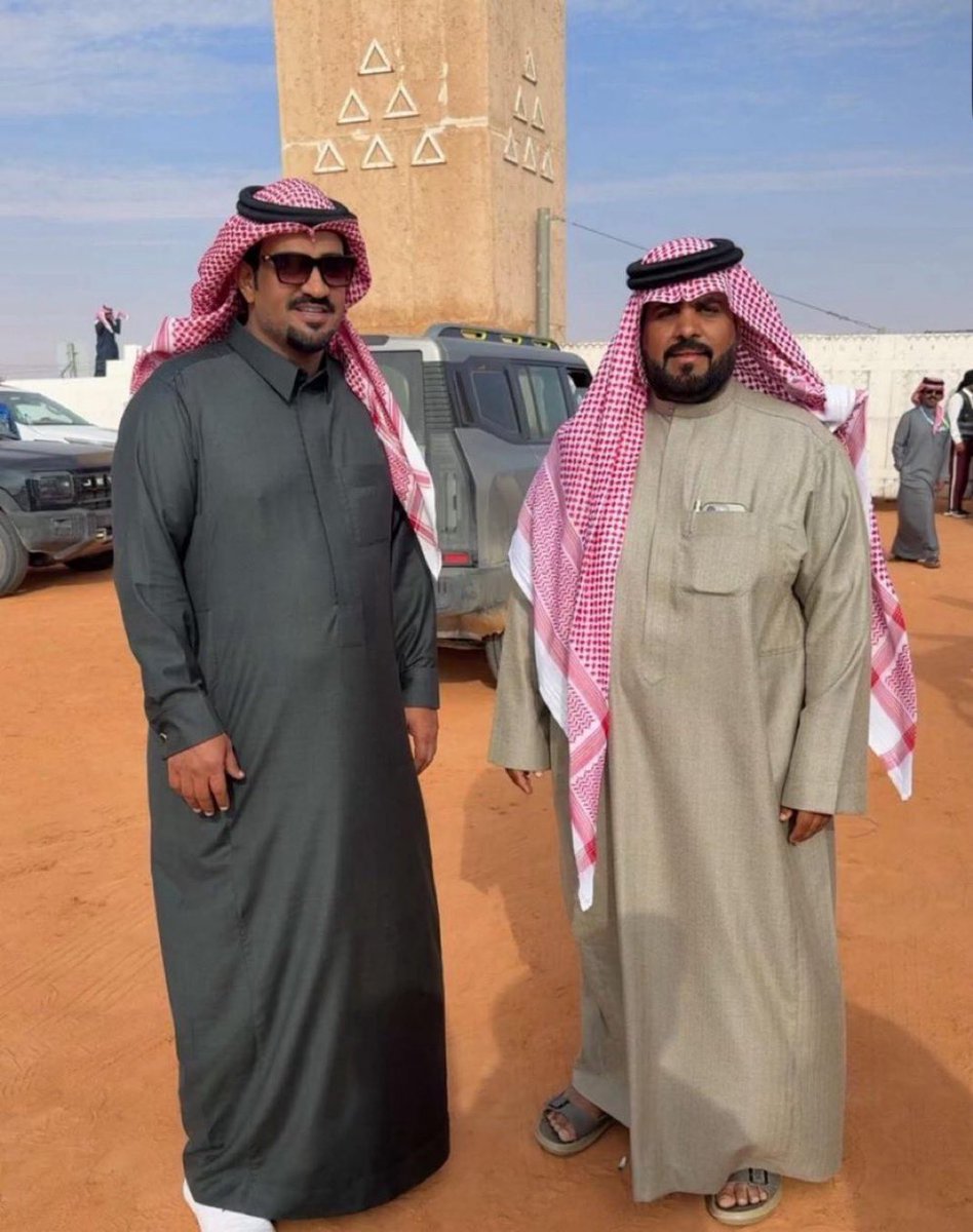 i3_oip's tweet photo. لولا الحمايا ويش فرق الرياجيل 
لا عـاش راسٍ ما تـسوقـه حميه 

حنّا هل الوقفات جيلٍ بعد جيل 
الـفعل يـعرف والمـواقف جليّه 

#نشمي_الظويفري 
#احمد_قعيد
 #زعل_الديحاني https://t.co/KpUvXWVPDU