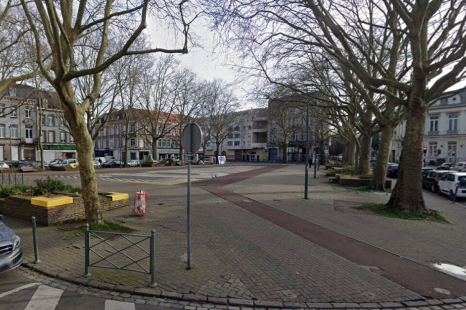 F_Desouche's tweet image. Lille. En situation régulière sur le territoire, connu pour des délits routiers, un Algérien de 36 ans appelle les secours après avoir tué sa compagne, une Belge de 34 ans

 fdesouche.com/2025/12/25/lil…