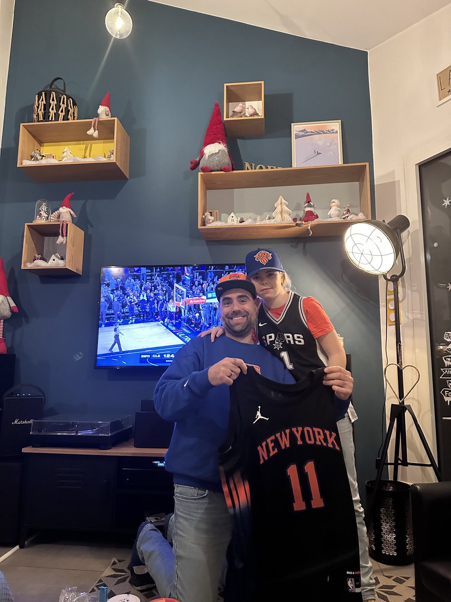 g_chanson's tweet photo. Tradition NBA Christmas day ! Gros match des Knicks avec clutch Brunson 🏀
#NBAXmas #NBAEXTRA #beINSPORTS #NBAChristmas #nbachristmasday https://t.co/yXE99pV5qV