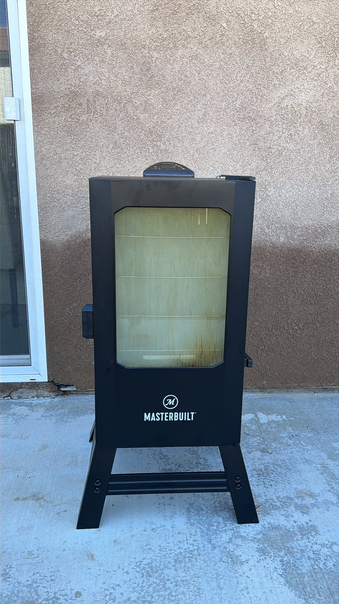 Got the steaks 🥩 in the smoker!💎✨
