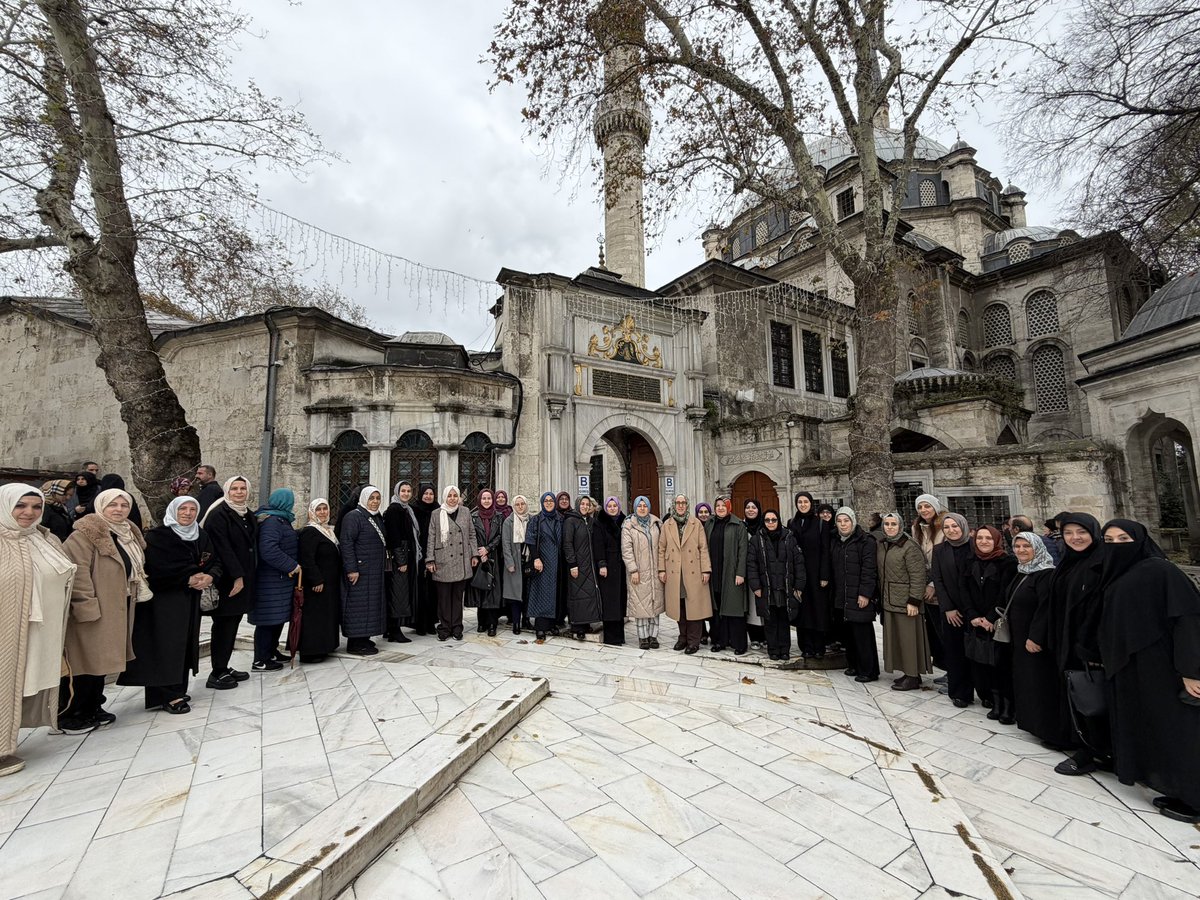 İstanbul’un en müstesna yeri olan Eyüpsultan’da, Üç Ayların gelişi ve Regaib Gecesi münasebetiyle kadınlarımızla bir araya geldik. Hatm-i Şeriflerin duasını aynı niyetle paylaştık; ardından Eyüp Sultan Hazretleri’nin kabri şerifini ziyaret ettik.

Bu mübarek gecenin; şehrimize