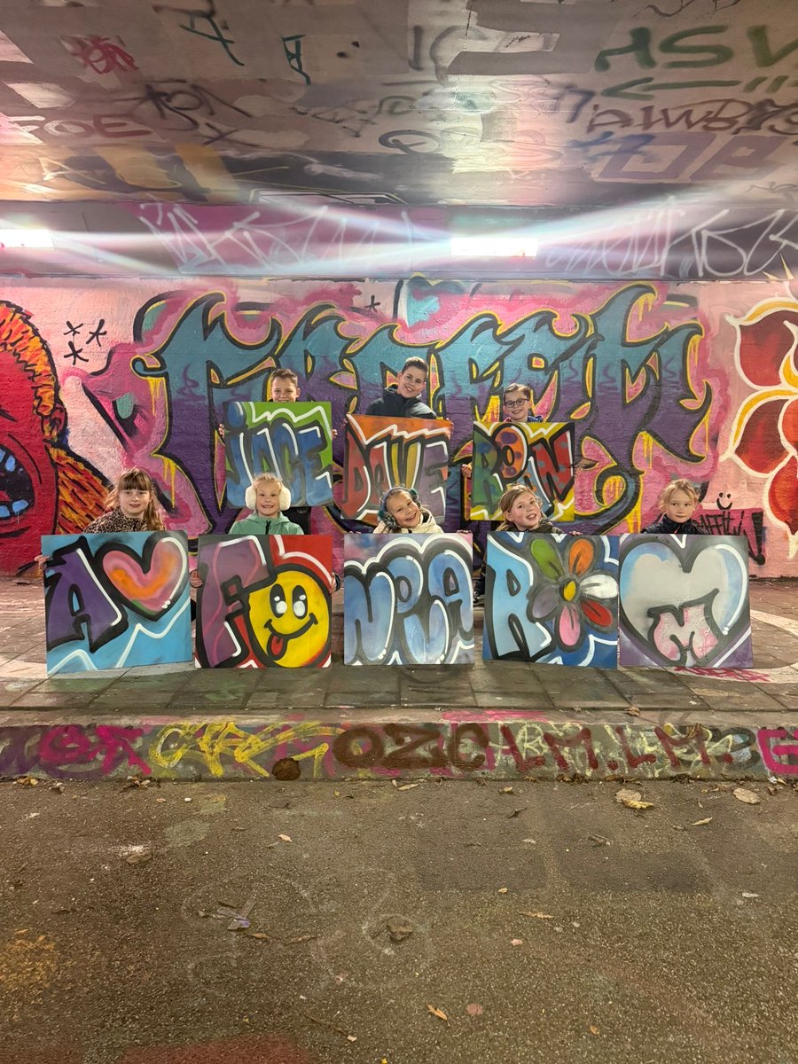 MICHS1989's tweet photo. Een graffiti kinderfeestje vier je met al je vriendjes natuurlijk bij Graffitifun!! 🎨

Marktspecialist in graffiti feestjes door heel Nederland en Belgie! 

https://t.co/4rVlMop3dR

#graffitiworkshop #graffitikinderfeestje https://t.co/xvUFtQFlwn