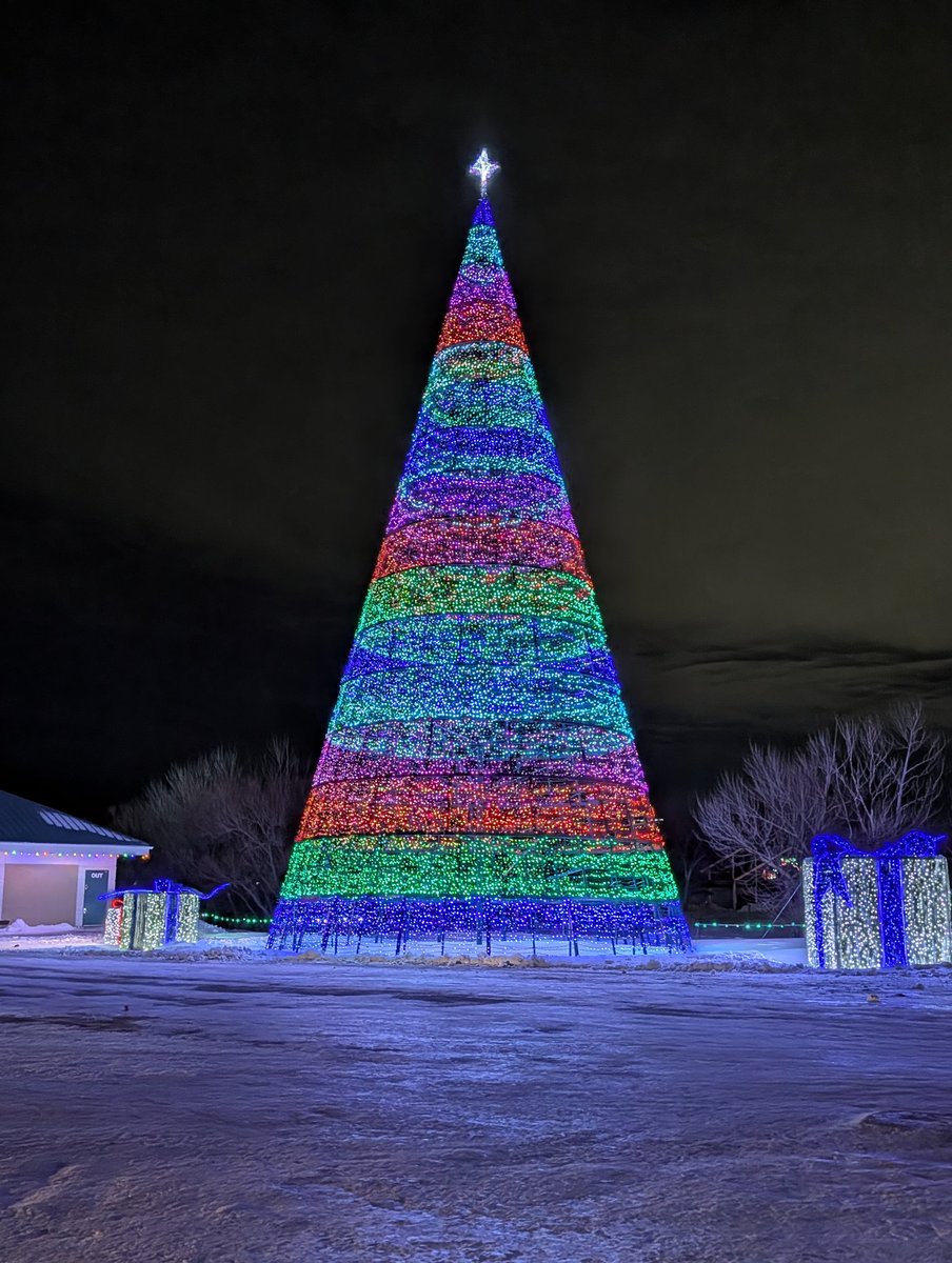 iamabiadeyemi's tweet image. Wishing you joy, love, and warmth this Christmas! 🎄✨   #MerryChristmas #HolidayJoy #SpreadLove