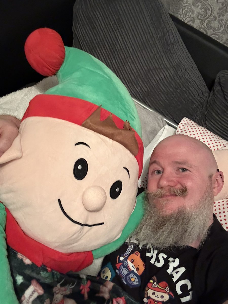 TiggsTimes's tweet photo. Merry Christmas/Happy Holidays/Nollaig Shona and happy Thursday to those who do not celebrate! From me and my main elf!

Hope you all are having the best time and enjoy!

#ChristmasDay #Christmas2025 https://t.co/LROba2y2Y0