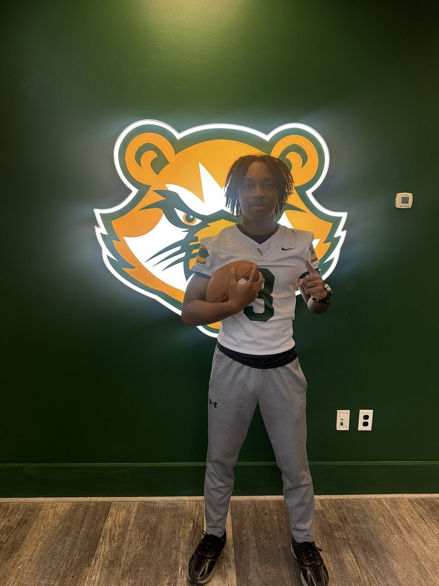 TreyP__3's tweet photo. Thank you @CoachPeluso_ , for bringing me up to campus !! 

@kaleb_gsx https://t.co/zhwVJV5Bdg