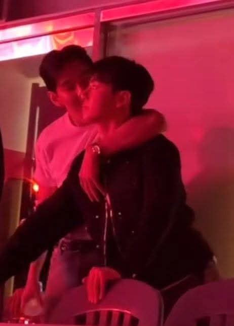 Maris_Cesar_Tae's tweet photo. Una foto Taekook 2025 para cada dia πππ°π»
DΓa 01
#SupportJKyTH #JungkookTaehyungPowerCouple #StreamsForJKandTH #LayoverMoments #GoldenMoments #GoldenOnRepeat #LayoverOnRepeat #SupportTAEKOOK #Jungkook #Taehyung https://t.co/KwWxHVYJeY