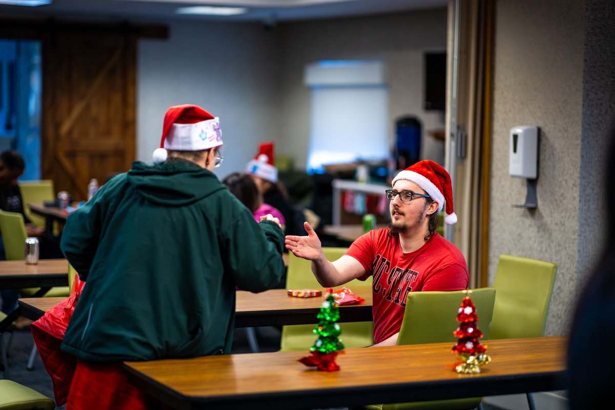 ValComScvs's tweet image. All of us at VCS wish you and yours a very Merry Christmas! We hope today is the most jolly day of all for you in 2025.

Here is our Christmas photo album full of fun moments from various regions of our organization!

#SupportingPeople