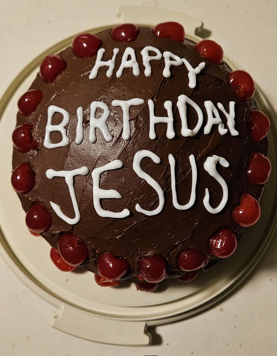 Birthday cake is done for tonight's CHRISTmas dinner!🎄