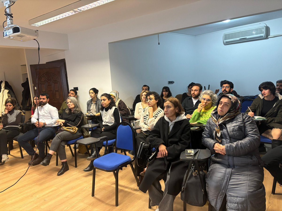 Çocuk Hakları ve Hafızası Komisyonu ile Emek Komisyonunun birlikte düzenlediği “Çocuk İşçiliği, Eğitim Politikaları ve Sınıfsal Eşitsizlikler Bağlamında MESEM” başlıklı panelimizi gerçekleştirdik.

Katkı sunan konuşmacılara ve tartışmayı güçlendiren katılımcılara teşekkür ederiz.