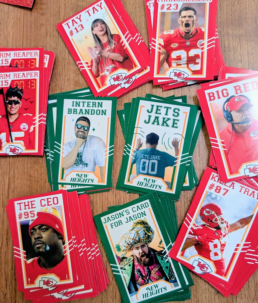 kkblinder's tweet photo. @invisibleasu I made that card!! If you look closely, he has mini intern Brandons reflected in his sunglasses 😎 https://t.co/Xsb32sbVRJ
