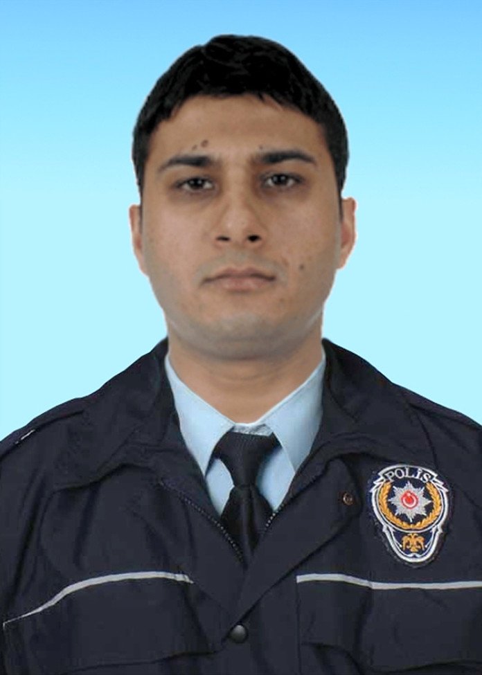 Polis Memuru Zafer Sayil'i şehadetinin yıl dönümünde rahmetle anıyoruz. Ruhu şad olsun. (Bismil, 26 Aralık 2011)