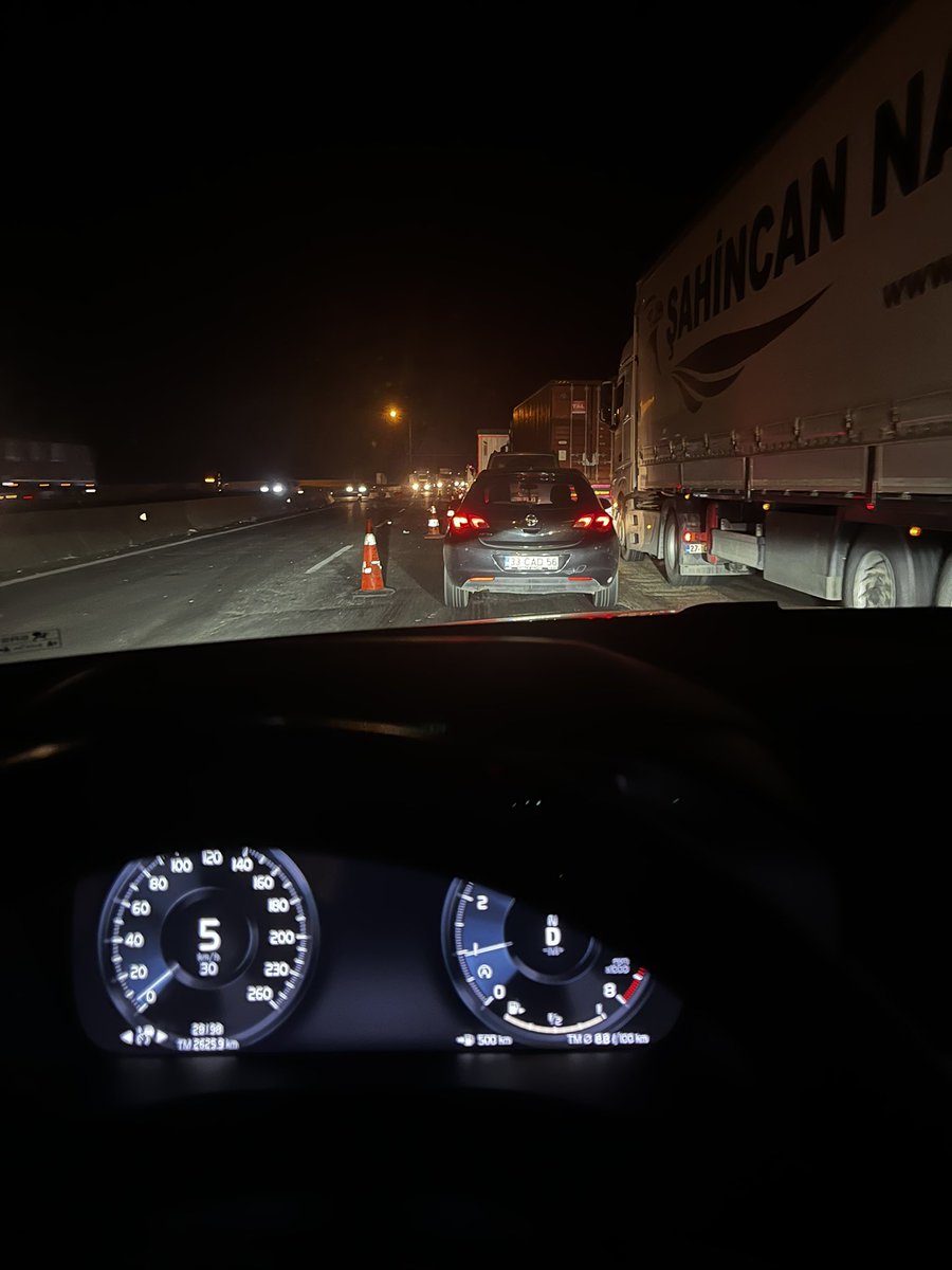 Adana istikametinden bildiriyorum. Yollar kapalı