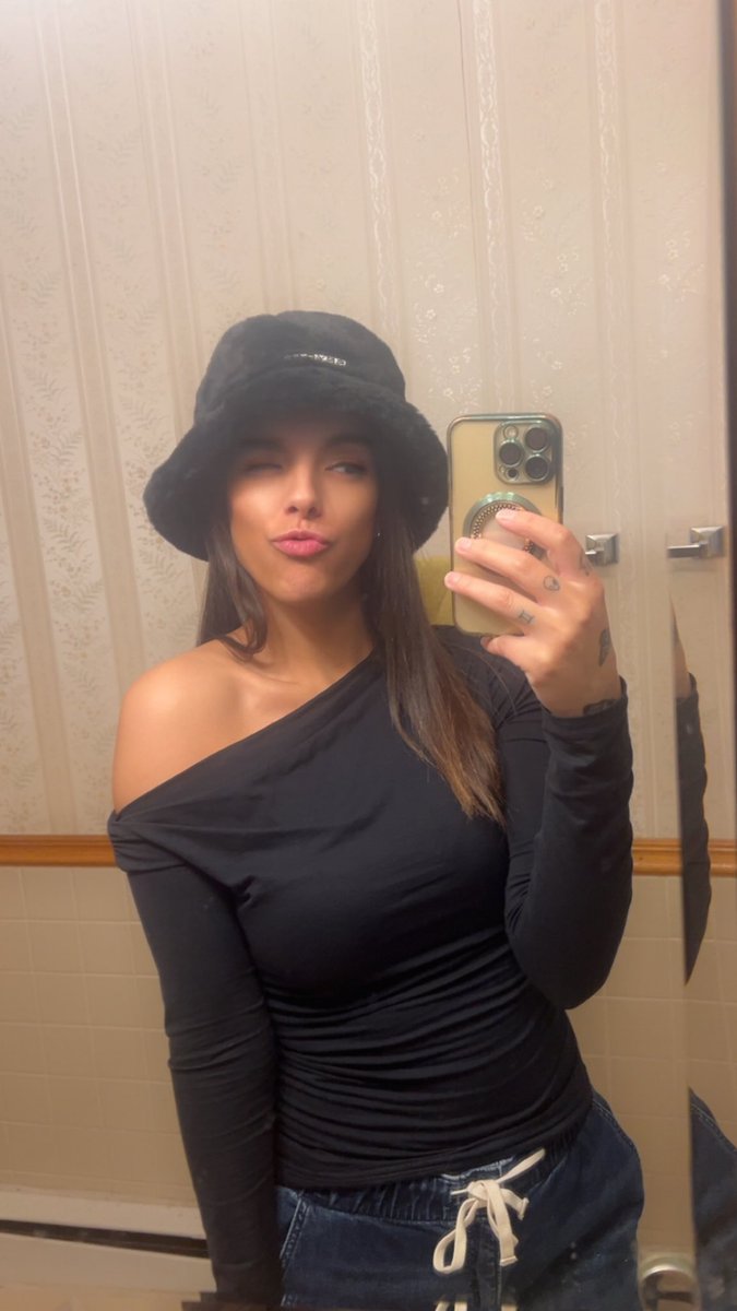 I just wanted an excuse to look like <a href="/JamiroquaiHQ/">Jamiroquai</a> ❤️🎄❄️☃️ happy holidays merry Christmas 🎁