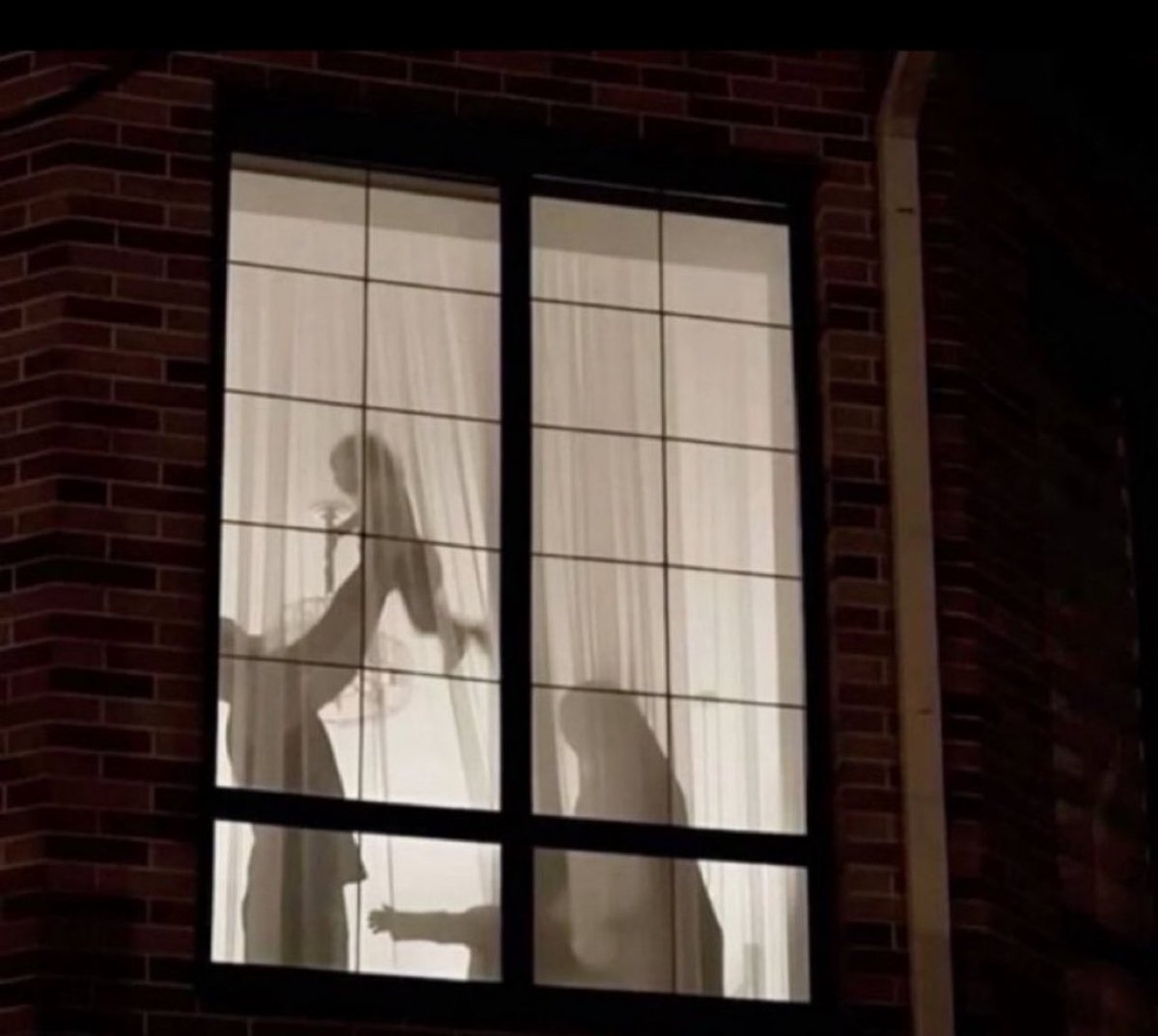 "أن تُقر أعيُننا بأزواجٍ وبيوتٍ وذريةٍ صالحةٍ يُحبها اللّٰه ورسولِه، ورفيقٍ صالح، نأمنُ معهُ على الدين والدُّنيا معًا يا ربّ"🤍