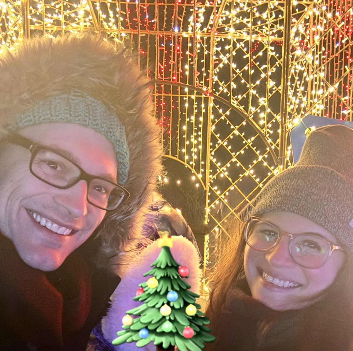 BryanDechart's tweet photo. Sending you Love and Light,
Merry Christmas, friends! https://t.co/IR0PwbRqzL