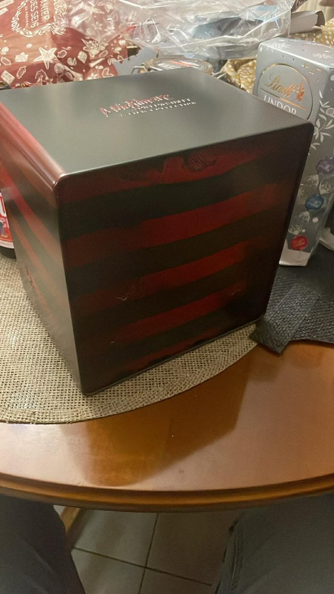 Totalagony88's tweet photo. @MrBboy45 Petit coffret steelbook 4k des Freddy (entre autres) https://t.co/eByLgx6n8j