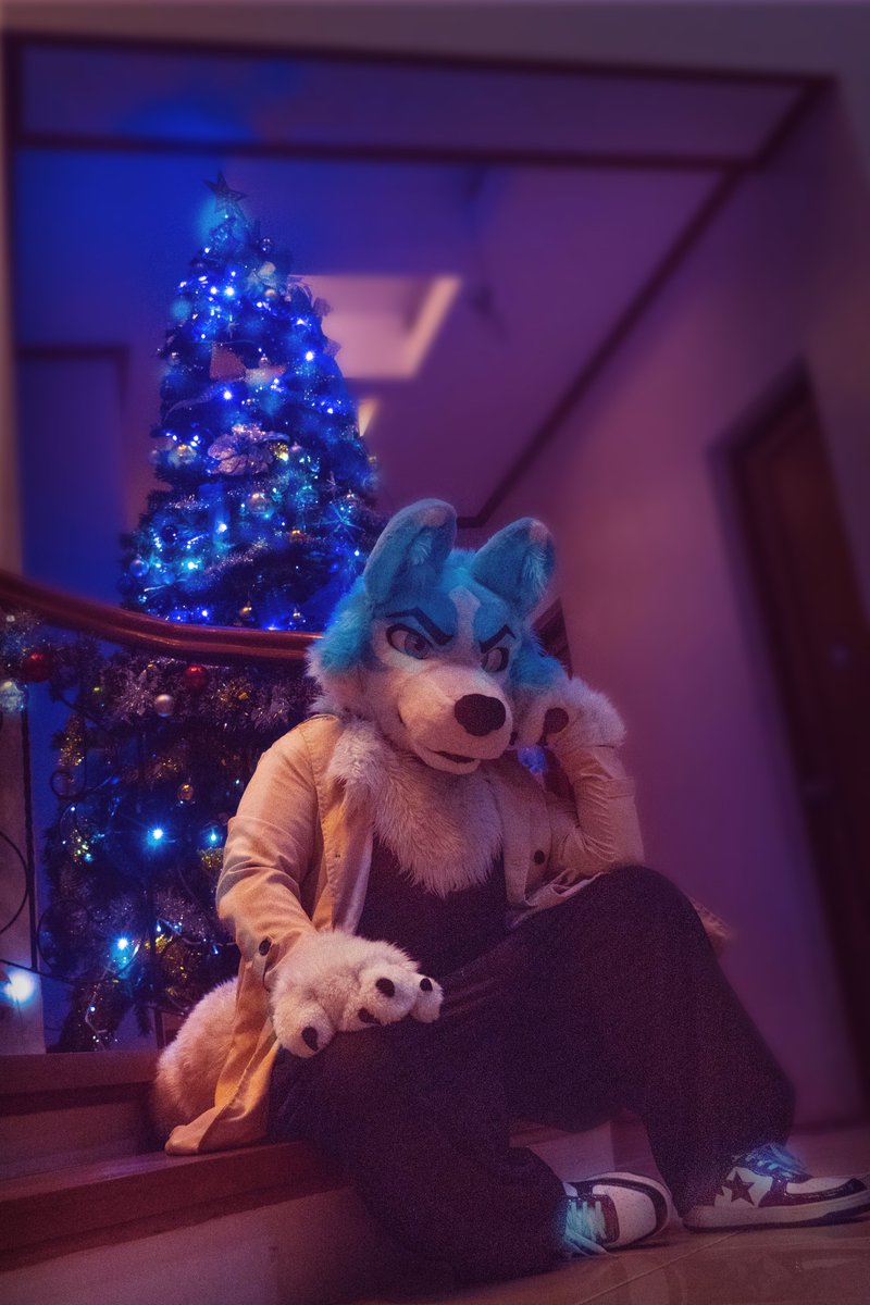 Merry Christmas y'all and happy holidays! 

#FursuitFriday