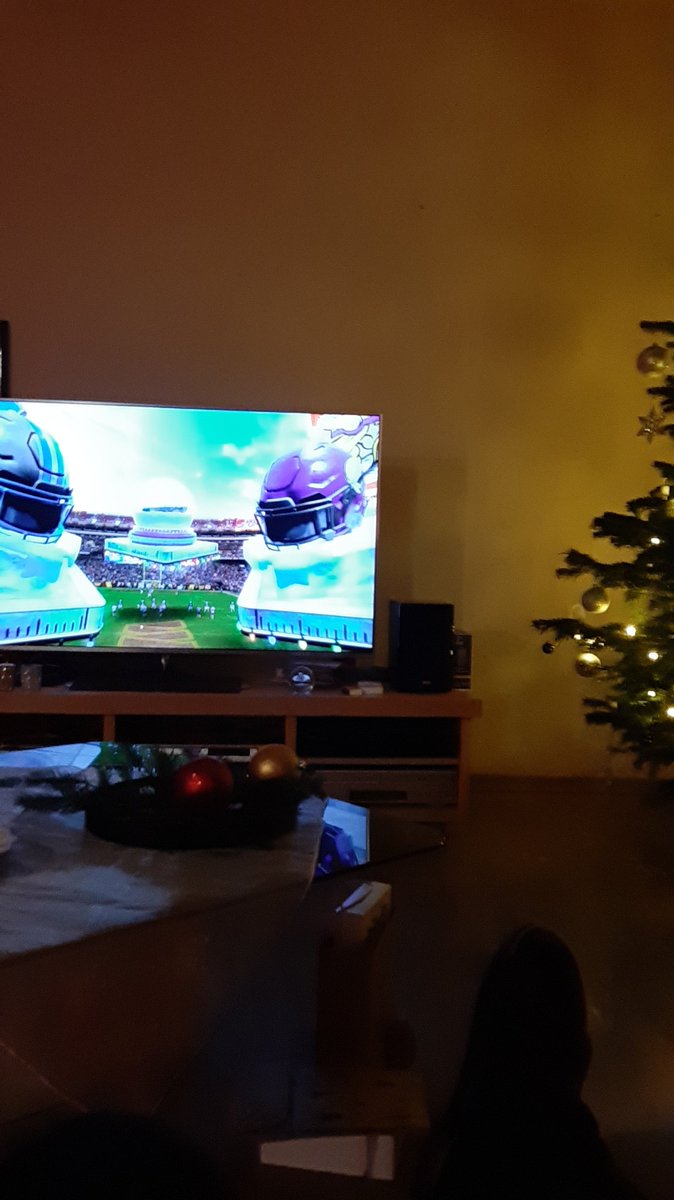 restivegoogle's tweet image. #NFLonNetflix watching from germany