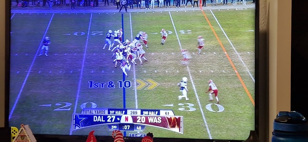 Jess_fenix21's tweet photo. #NFLonNetflix
I'm watching from Salamanca, Spain. Feliz Navidad https://t.co/iUa9REY2Bm