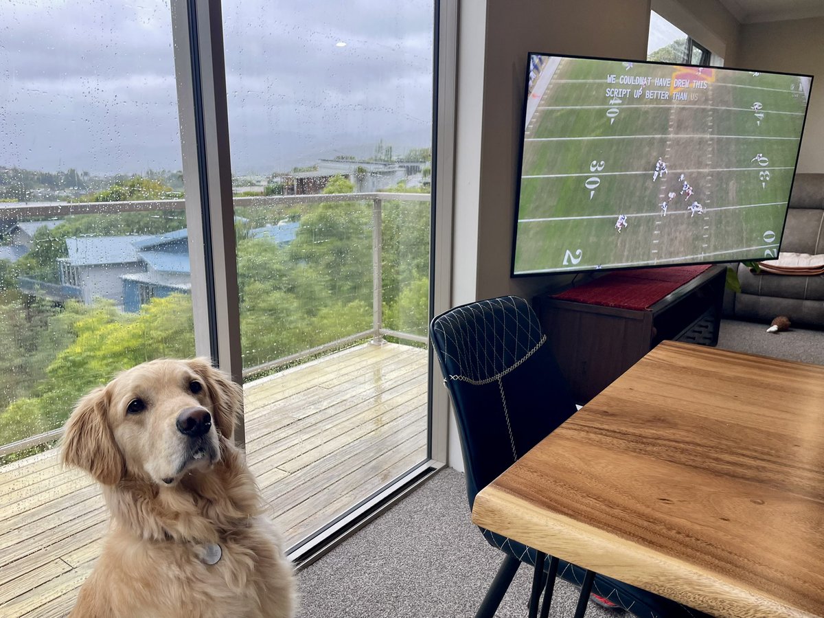 MitziiBitzii's tweet photo. Greetings from a rainy morning in📍New Zealand🇳🇿🎄 
#NFLonNetflix #NFLChristmas https://t.co/XDbCOdUNKY