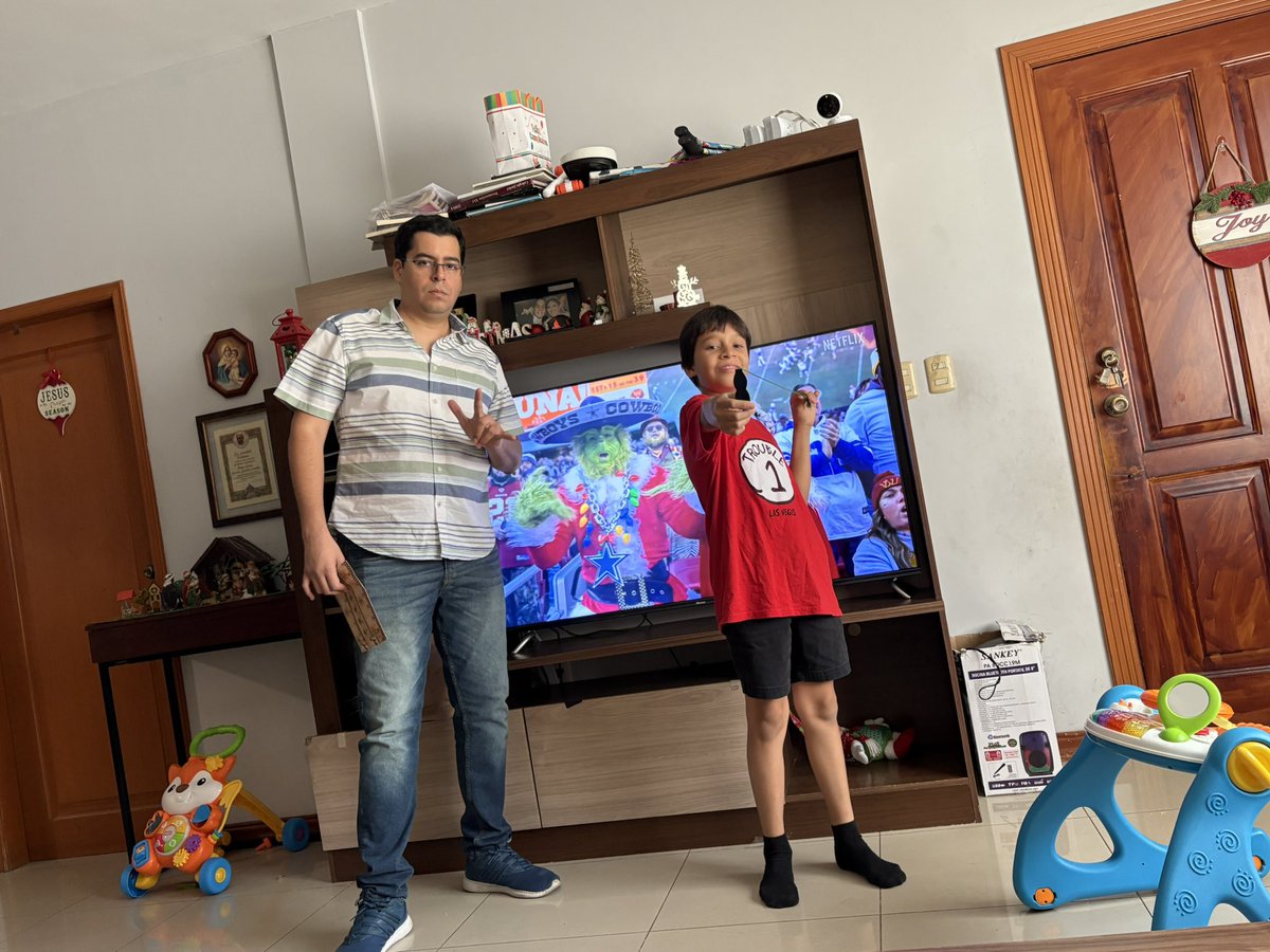 #NFLonNetflix Christmas Game for the First time!! From Ecuador 🇪🇨