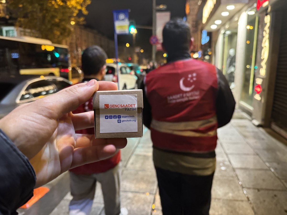 Regaip kandili münasebetiyle lokum dağıttık. Regaip Gecemiz ve Mübarek Üç Aylar başta Gazze olmak üzere tüm islam alemine hayırlar getirsin. Kandilimiz mübarek olsun. 👍🏼