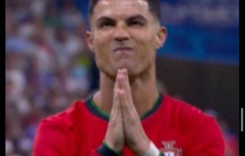 luv3manuel's tweet image. @TSoderu na only you come my house come collect food today that 15 pro na my mama get am abeg return am.