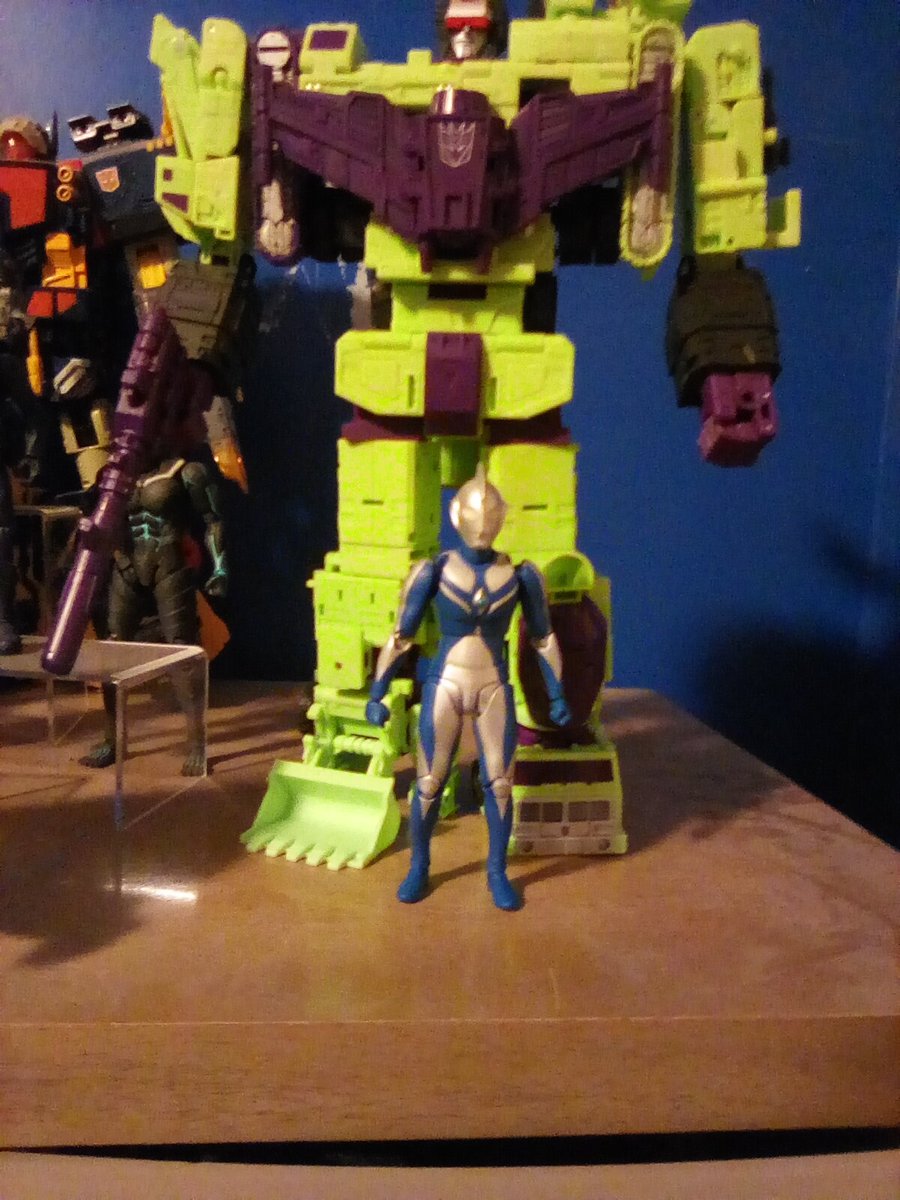 Ezilla82's tweet image. Got another Blue Ultra before Christmas. And he isn't too shabby.