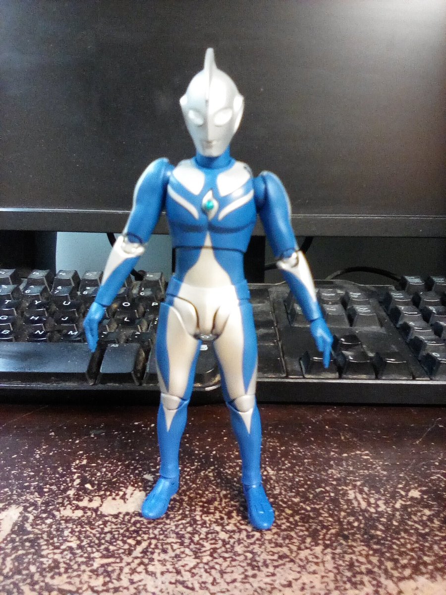Ezilla82's tweet image. Got another Blue Ultra before Christmas. And he isn't too shabby.