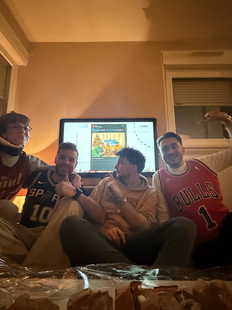 KDaulard's tweet photo. pain spursprise  #NBAExtra @SoFrenchProd @JMonclar @Bigfredstyle @singletonchr 🎄🎅🏻 https://t.co/x1FaZF9gPw