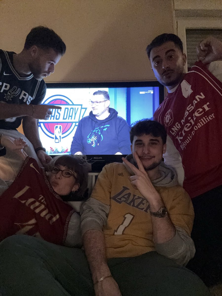 KDaulard's tweet photo. pain spursprise  #NBAExtra @SoFrenchProd @JMonclar @Bigfredstyle @singletonchr 🎄🎅🏻 https://t.co/x1FaZF9gPw
