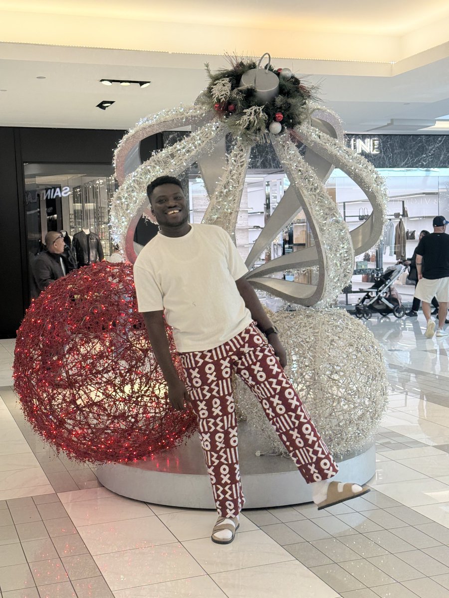 DaveRhythm's tweet photo. Seasonal Greetings from me to you and yours🎄

#MerryChristmas #love #Peace https://t.co/3ynbXrF367