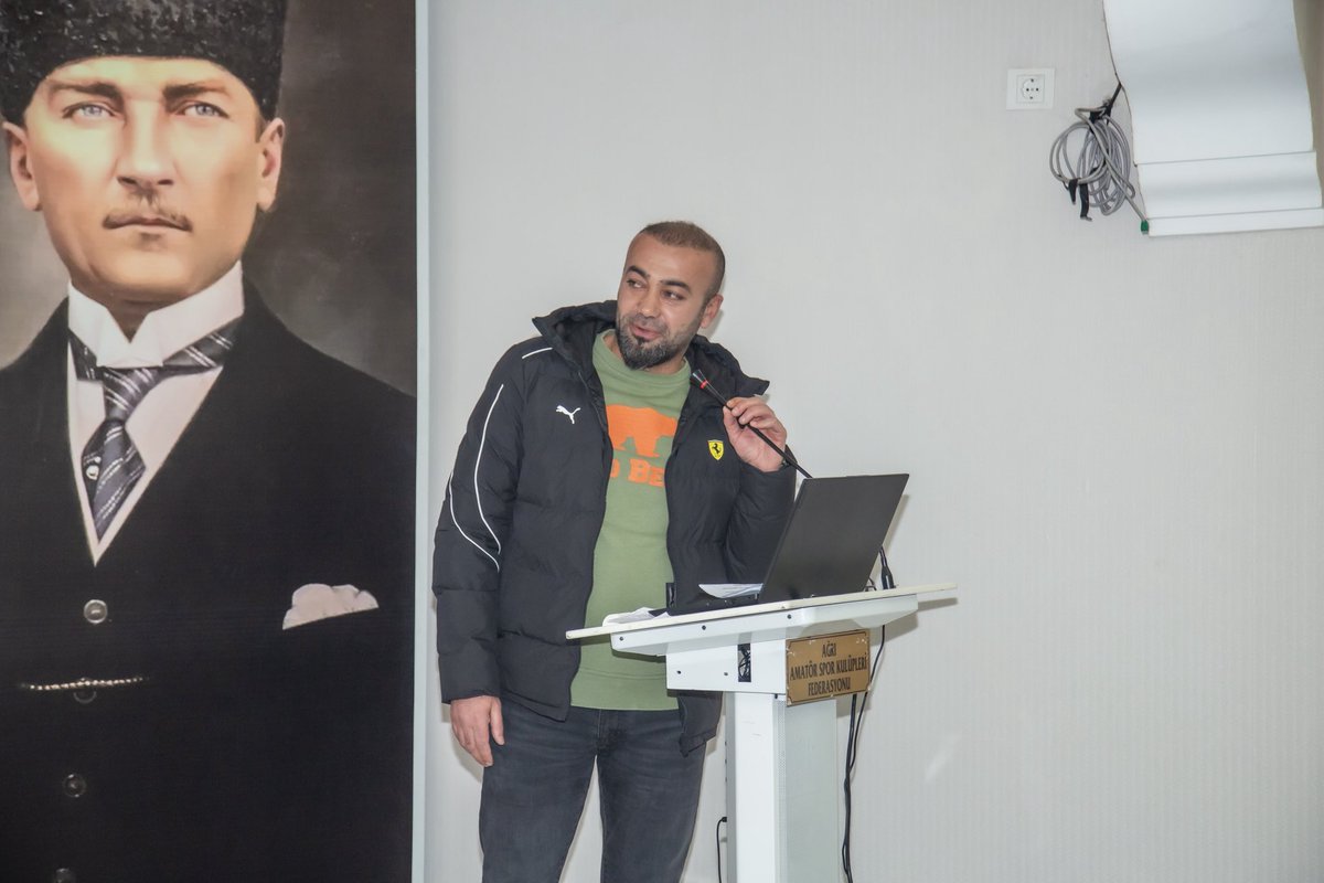 5-) Aket Kariyer Günleri Kapsamında söz alan Spor Lisesi Beden Eğitimi Öğretmeni Sezer Gökçe; Aket Derneğinin yapmış olduğu programı çok kıymetli bulmakla beraber, şehrimiz adına paydaş olma noktasında çalışmalarımıza devam edeceğiz “ dedi..