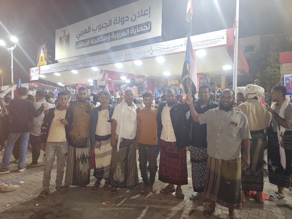 aaassaa757's tweet photo. نحيكم من العاصمة الجنوبيه عدن ساحه العروض خور مكسر
ابناء روكب يشاركون في الاعتصام المفتوح 

#ابناء_روكب
#الاعتصام_المفتوح_العاصمة_عدن https://t.co/niKAMJdIiK