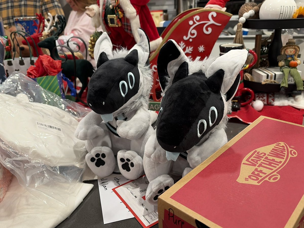 I got two Mantled Beast plushies from <a href="/BossMonstaLV/">BossMonsta.com</a> this year this is awesome 🥹🥹

#mantledbeast <a href="/MantledBeasts/">Mantled Beasts</a>