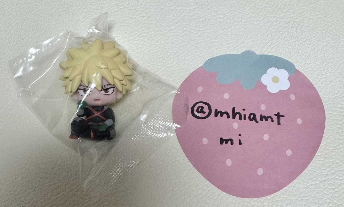 mhiamt's tweet photo. ❮交換❯ ヒロアカ すわらせ隊

┈┈┈┈┈┈┈┈┈┈

譲⌇ 爆豪

求⌇ 轟

┈┈┈┈┈┈┈┈┈┈

12/26(池袋or時間により新宿)、
12/27(池袋)手渡し希望です

よろしくお願いいたしますꗯ̤̮ https://t.co/X99G9bpdDr