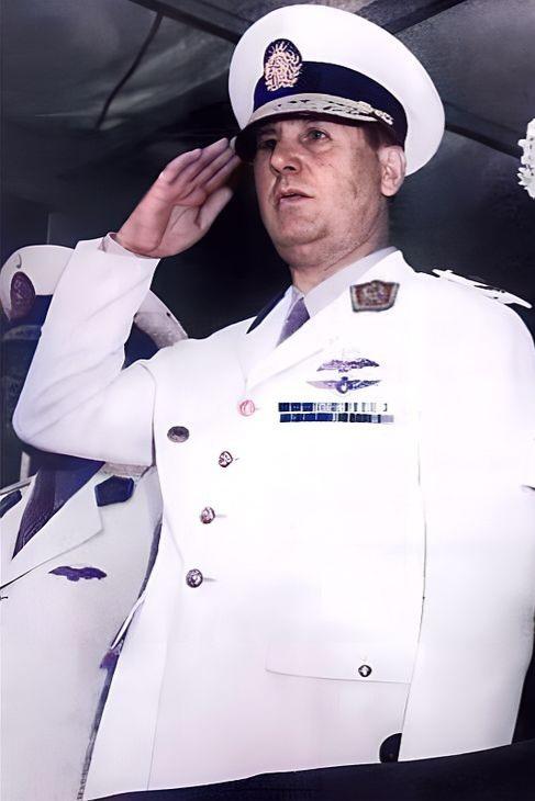 "Van a venir por nuestros recursos naturales. Por nuestros minerales, por el petróleo, por el agua, por la comida, para lograr eso nos necesitan débiles y para lograrlo nos quieren indefensos, que ellos sean nuestros financistas y que seamos cada vez menos.

Juan Domingo Perón