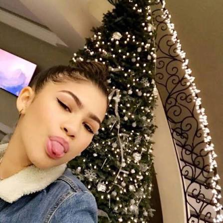 Codename_Riot's tweet image. 𝑴𝒆𝒓𝒓𝒚 𝑪𝒉𝒓𝒊𝒔𝒕𝒎𝒂𝒔 𝒂𝒏𝒅 𝑯𝒂𝒑𝒑𝒚 𝑯𝒐𝒍𝒊𝒅𝒂𝒚𝒔 𝒕𝒐 𝒂𝒍𝒍. 𝑰 𝒘𝒊𝒔𝒉 𝒚𝒐𝒖 𝒂𝒍𝒍 𝒂 𝒘𝒐𝒏𝒅𝒆𝒓𝒇𝒖𝒍 𝒅𝒂𝒚. 𝑬𝒏𝒋𝒐𝒚 𝒚𝒐𝒖𝒓 𝒕𝒊𝒎𝒆 𝒘𝒊𝒕𝒉 𝒚𝒐𝒖𝒓 𝒍𝒐𝒗𝒆𝒅 𝒐𝒏𝒆𝒔 𝒂𝒏𝒅 𝒅𝒐𝒏'𝒕 𝒑𝒂𝒓𝒕𝒚 𝒕𝒐𝒐 𝒉𝒂𝒓𝒅.