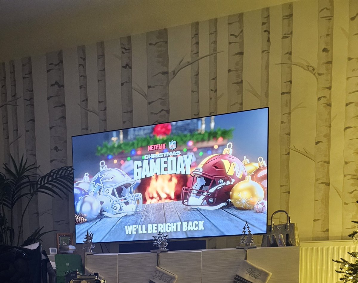 egey21's tweet image. Watching in Cheshire UK with the wife. She's enjoying the game after watching all the NFL shows on Netflix 

#NFLonNetflix