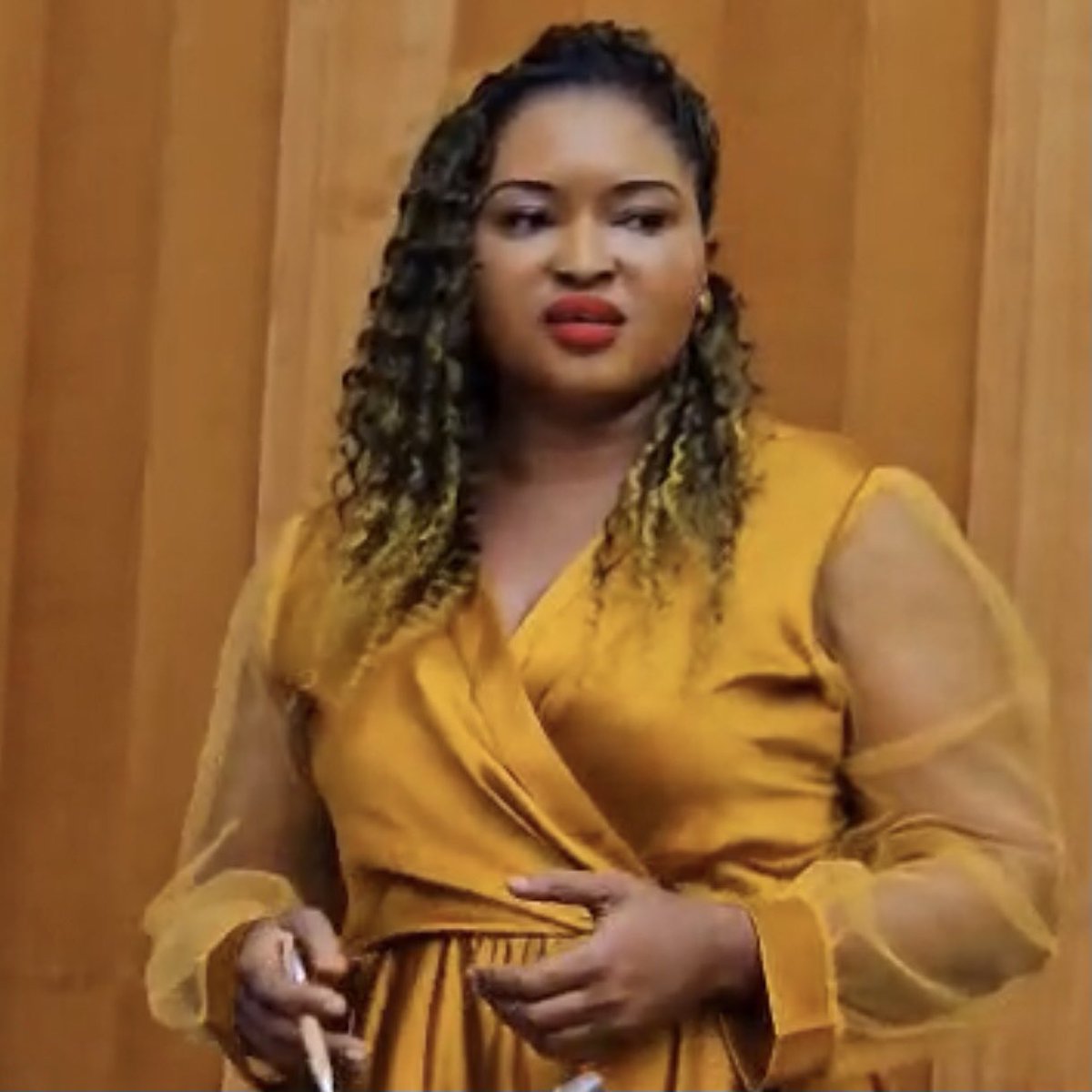 Editor Noela Bisong pushes KNews publisher to win Best Blogger of The Year

simonkalla20.wixsite.com/knews/post/edi…