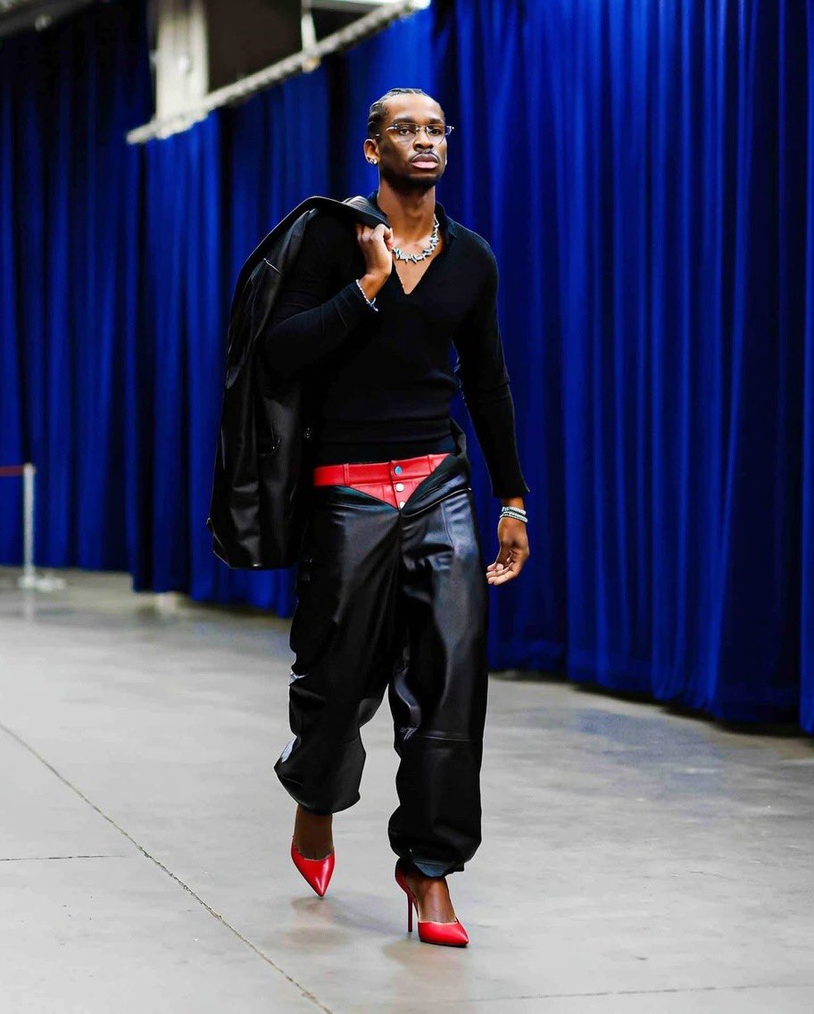 NBAMemes's tweet image. Shai shows off his Christmas Day fit.

He really might be the best dressed player in the league 🔥