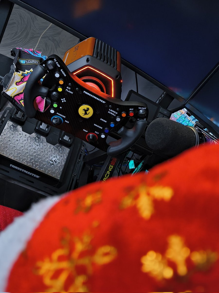 lovefortysix's tweet image. merry christmas 🎁🎄 

wish you to have the best simracing equipment ✨

I've already got mine @TMThrustmaster ❤️

#simracing #thrustmaster #iracing