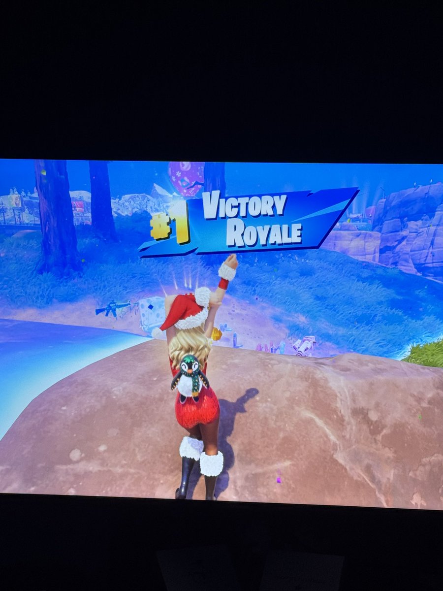 itsonlyem's tweet image. Continuing to make men mad playing Christmas ‘Brina and winning 😌💅

It’s what she would have wanted after all